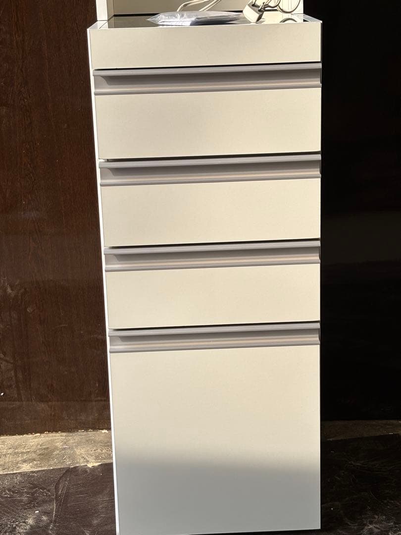 ホワイト収納キャビネット 5引き出し コンセント付き上台強化ガラス国印ああり