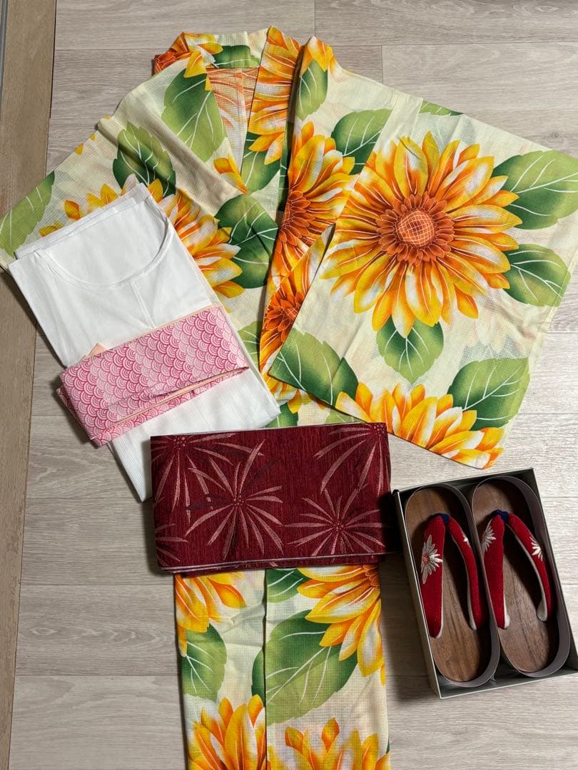 浴衣、帯、下駄(箱あり)、伊達締め、浴衣スリップセットに着付けの仕方説明書付き