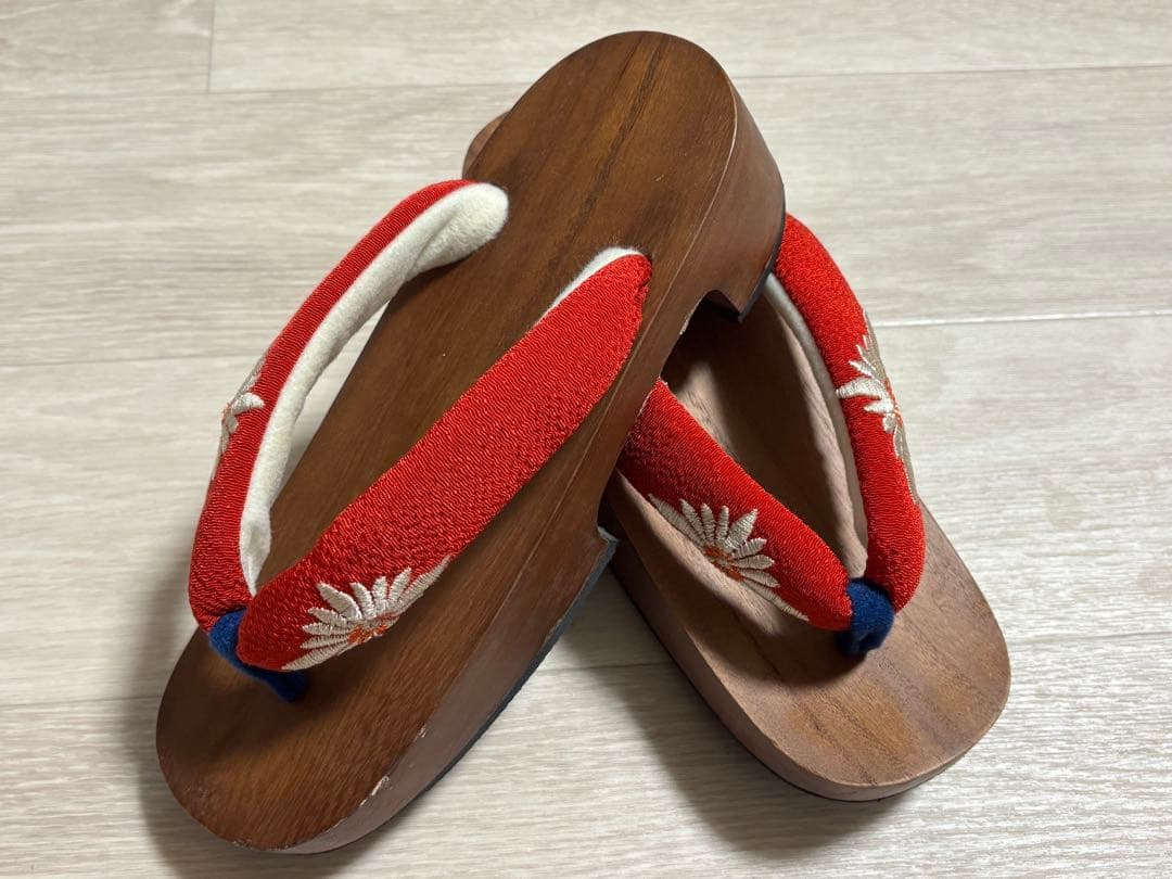 浴衣、帯、下駄(箱あり)、伊達締め、浴衣スリップセットに着付けの仕方説明書付き