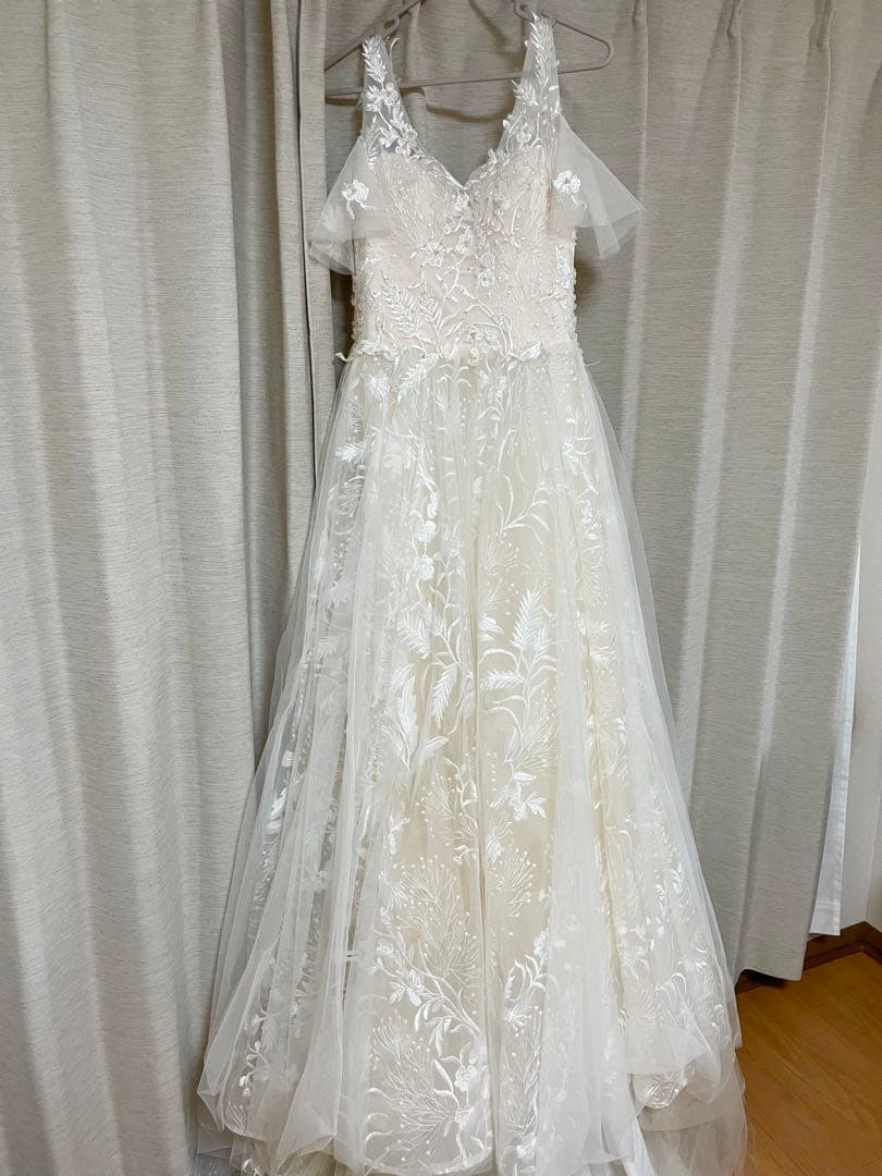 ウエディングドレス　Aライン