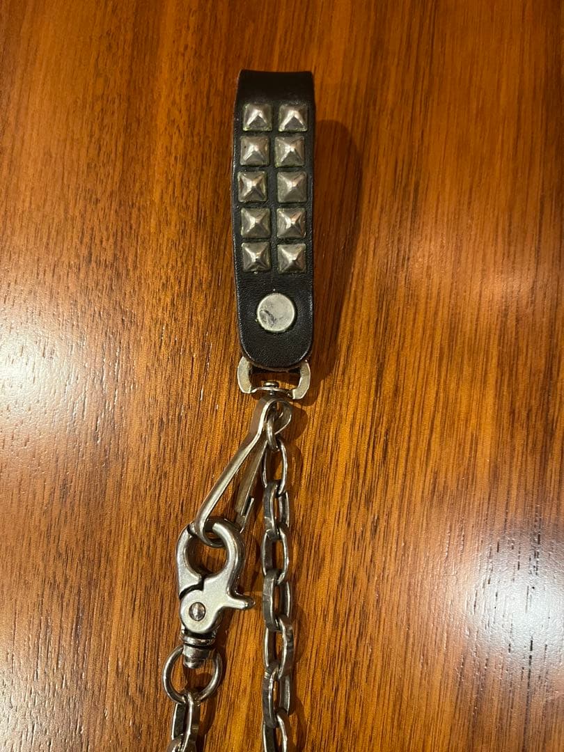 HTC スタッズ付きレザーウォレットチェーン