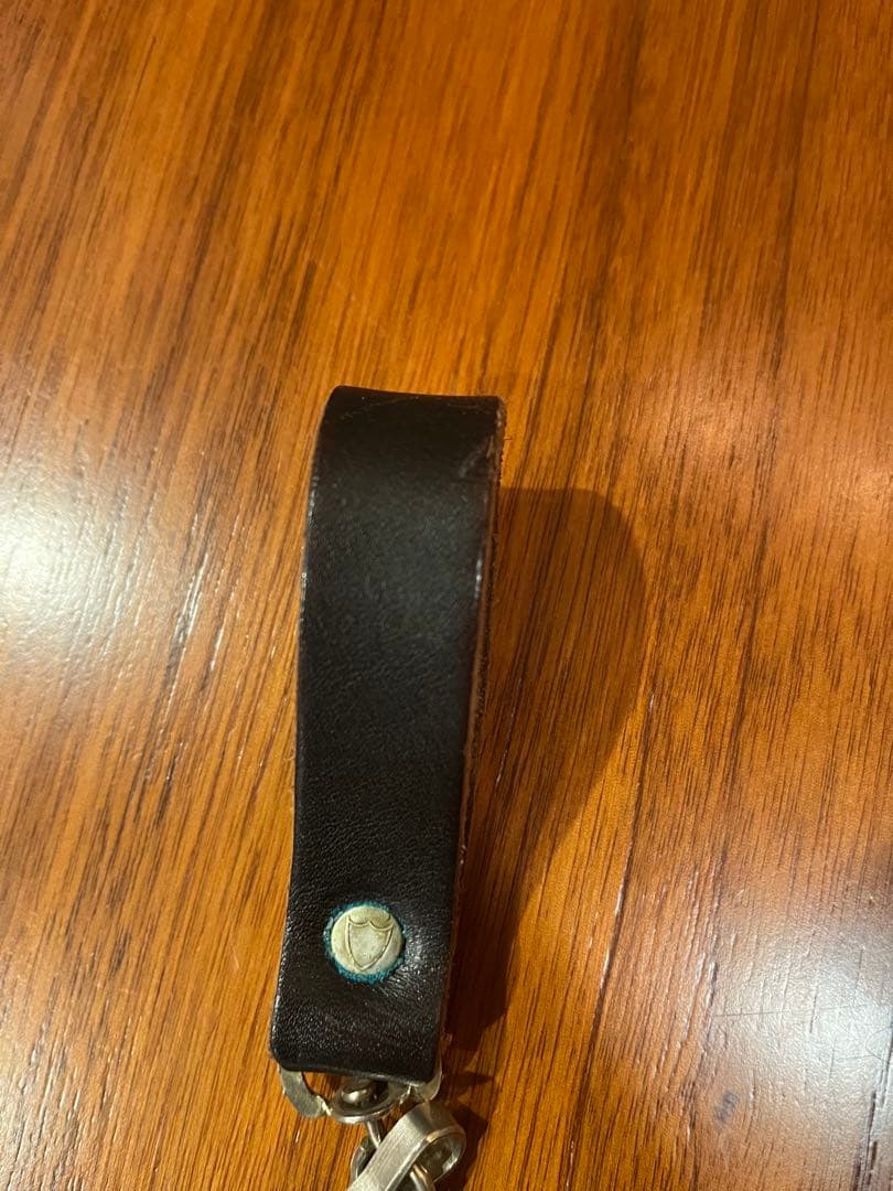 HTC スタッズ付きレザーウォレットチェーン