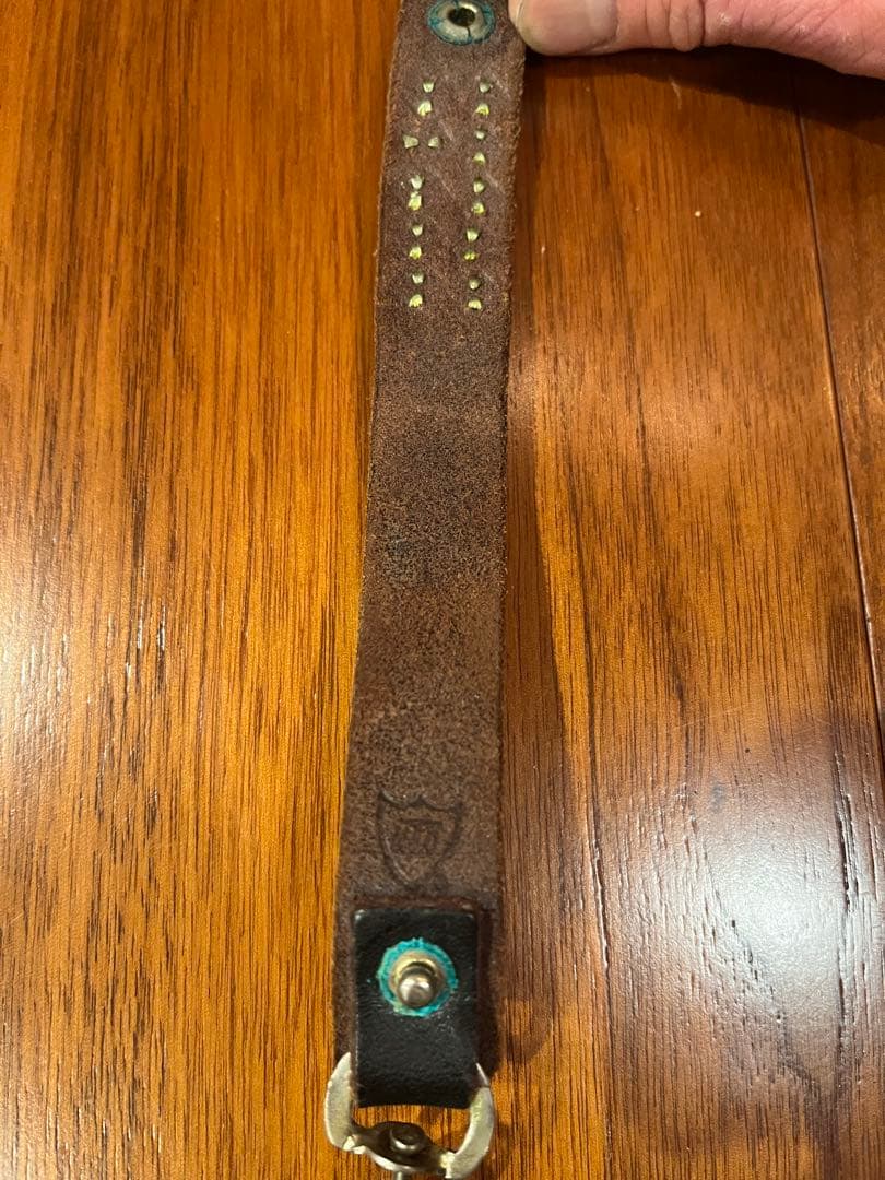 HTC スタッズ付きレザーウォレットチェーン