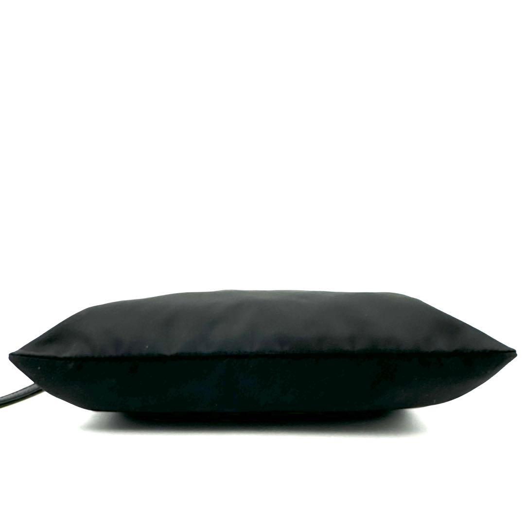 《極美品/現行》ギャラ付 PRADA サフィアーノ ストラップ クラッチバッグ