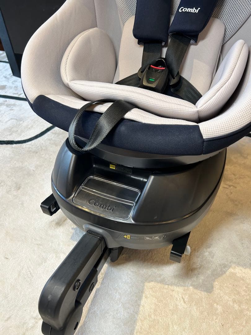 コンビ クルムーヴ スマート Light ISOFIX 新生児 チャイルドシート