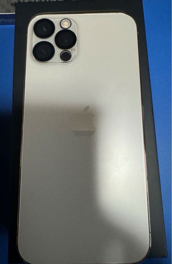 送料込美品SIMフリーiPhone12proゴールド新品未使用フィルムケース付き