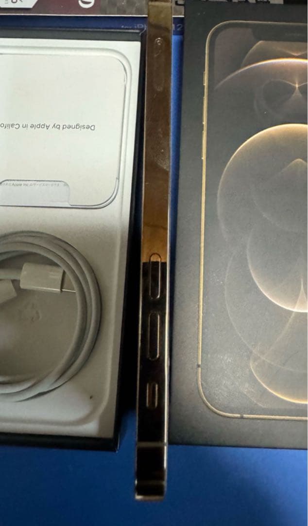 送料込美品SIMフリーiPhone12proゴールド新品未使用フィルムケース付き