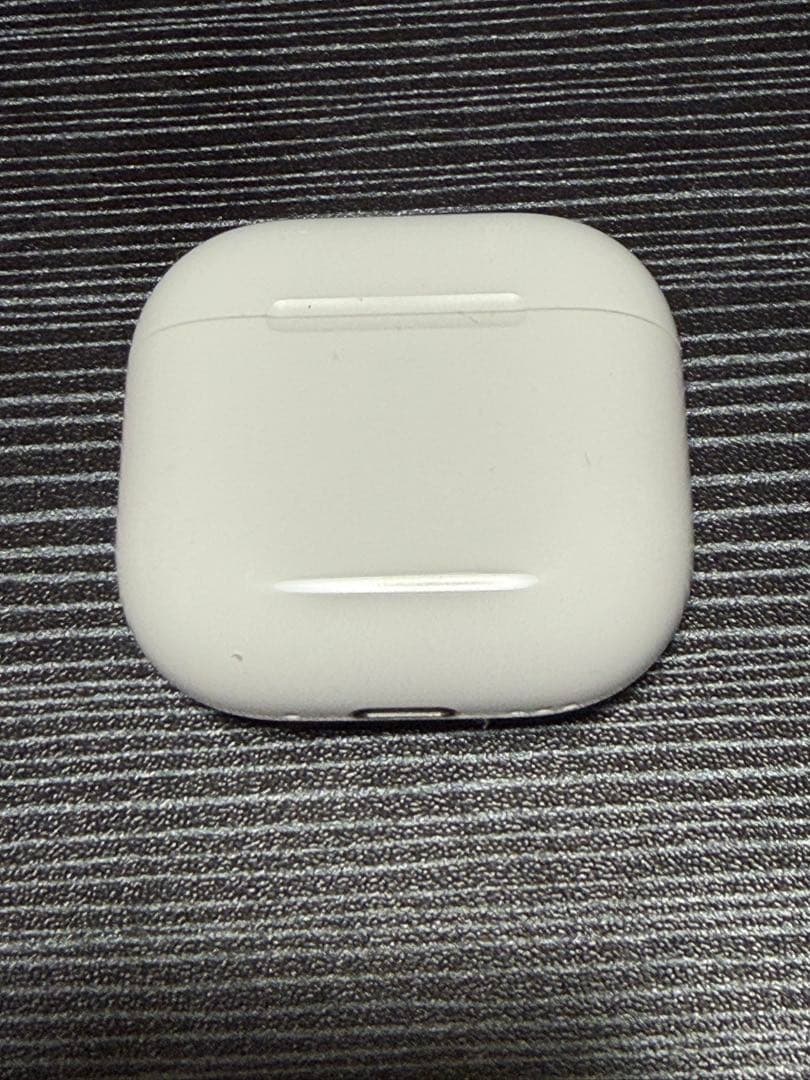 Apple AirPods 4 ノイズキャンセル搭載モデル