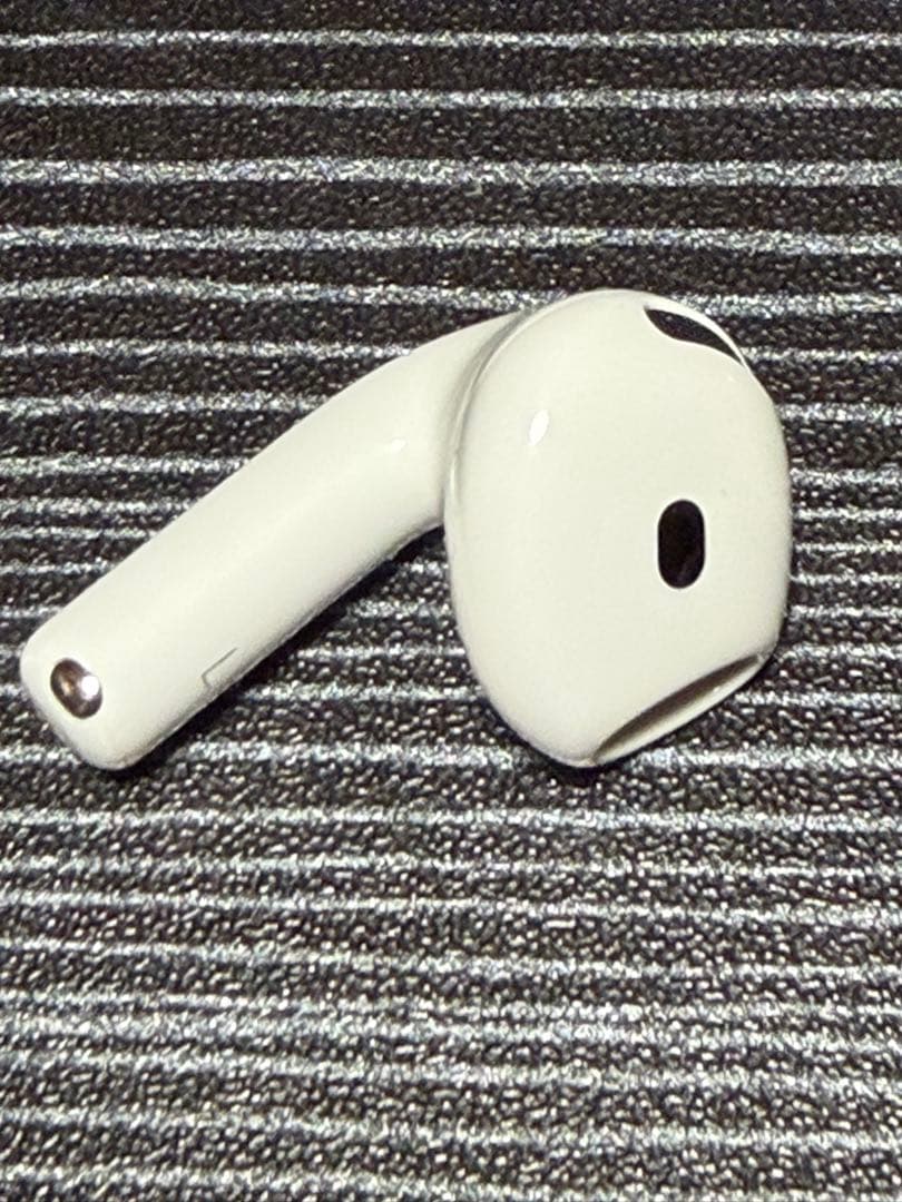 Apple AirPods 4 ノイズキャンセル搭載モデル