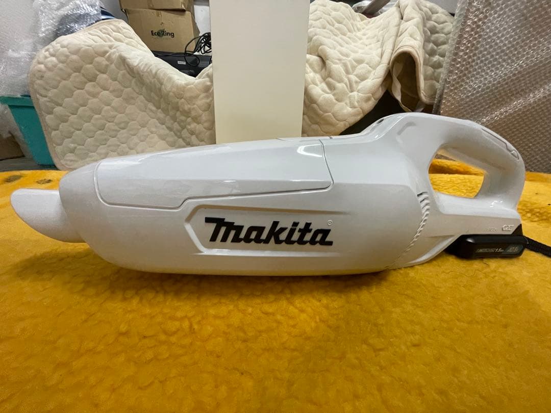 Makita マキタCL107FD充電式クリーナー（バッテリー付き）