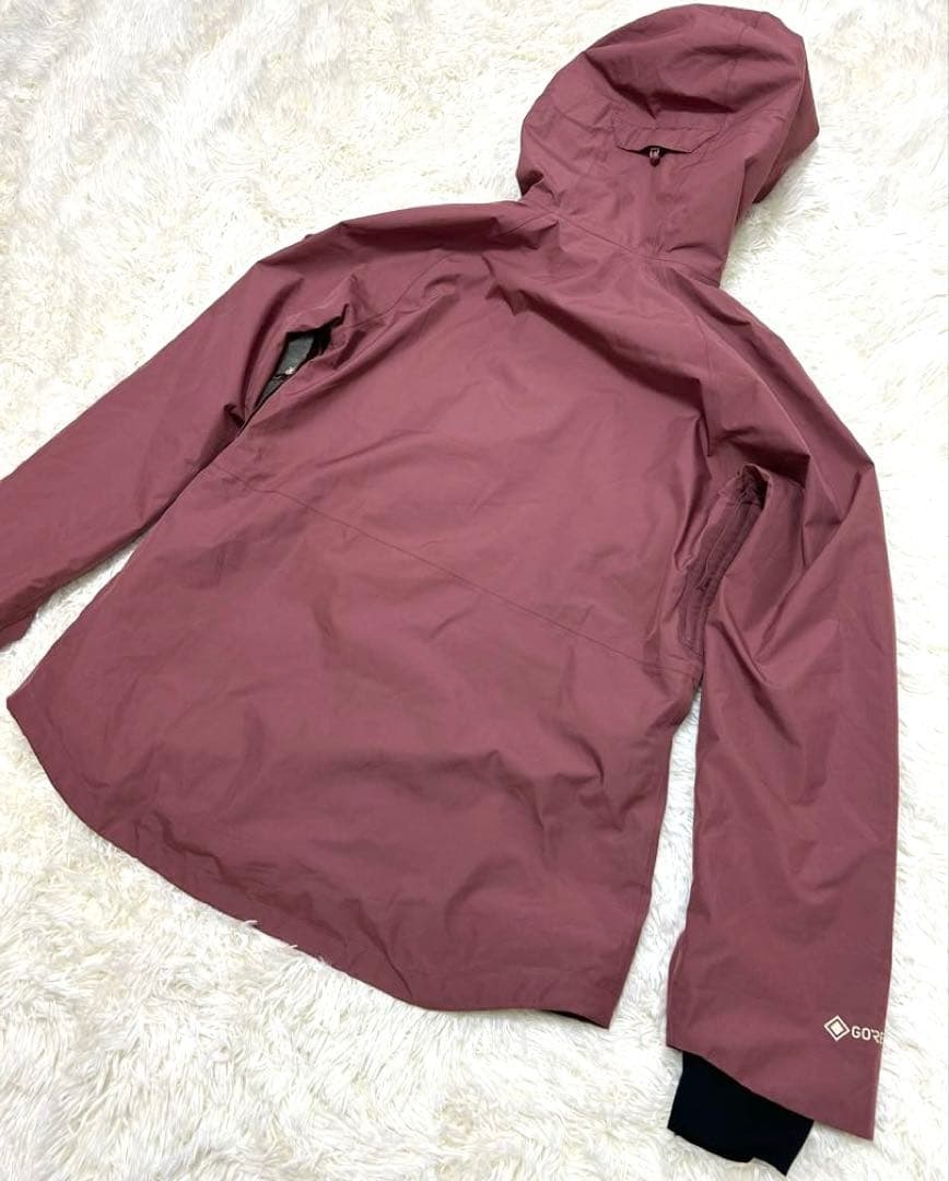 Burton ゴアテックス　フード付きジャケット Mサイズ　ピンク