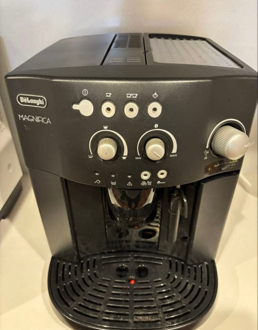 DeLonghi MAGNIFICA エスプレッソマシン ESAM1000SJ