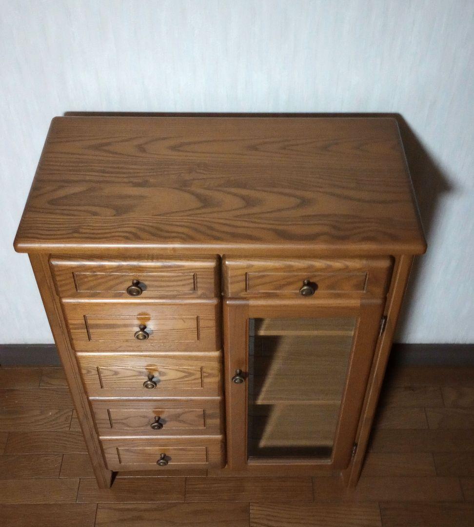 【木製キャビネット】ガラス扉　 脚付きリビングキャビネット　収納家具