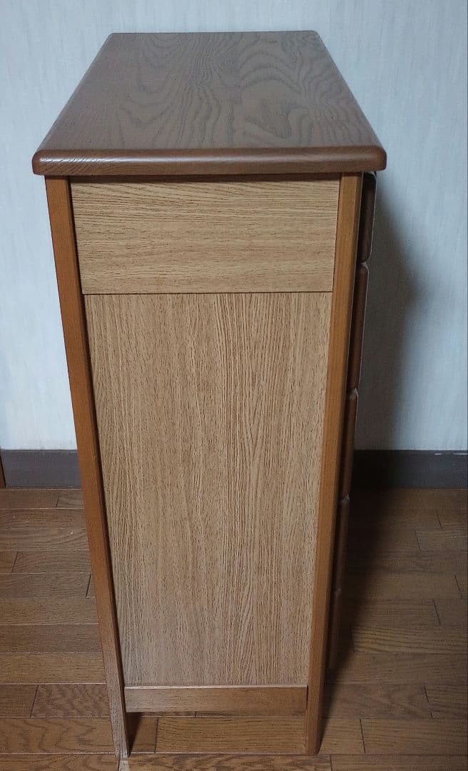 【木製キャビネット】ガラス扉　 脚付きリビングキャビネット　収納家具