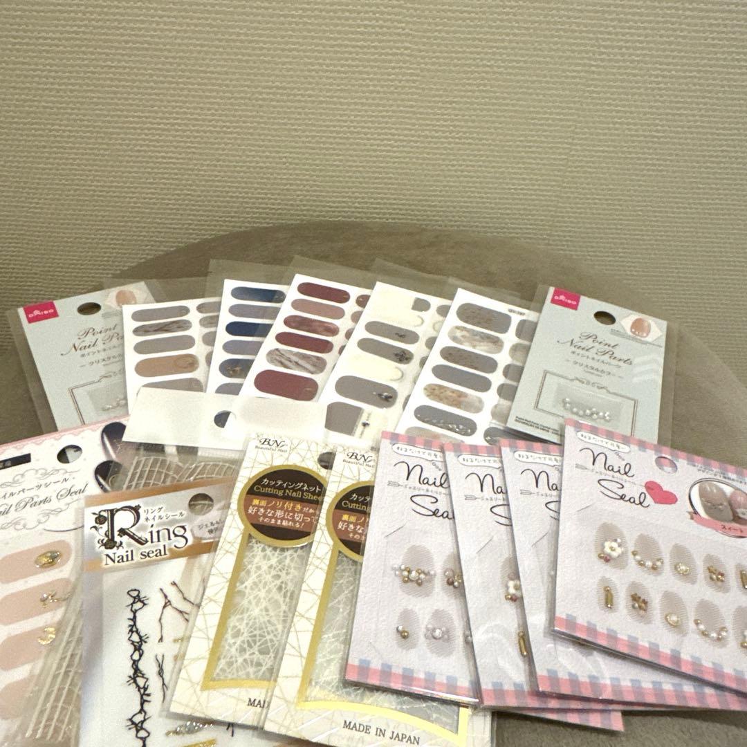 ネイルシール　マニキュアシール　等　37点まとめ売り