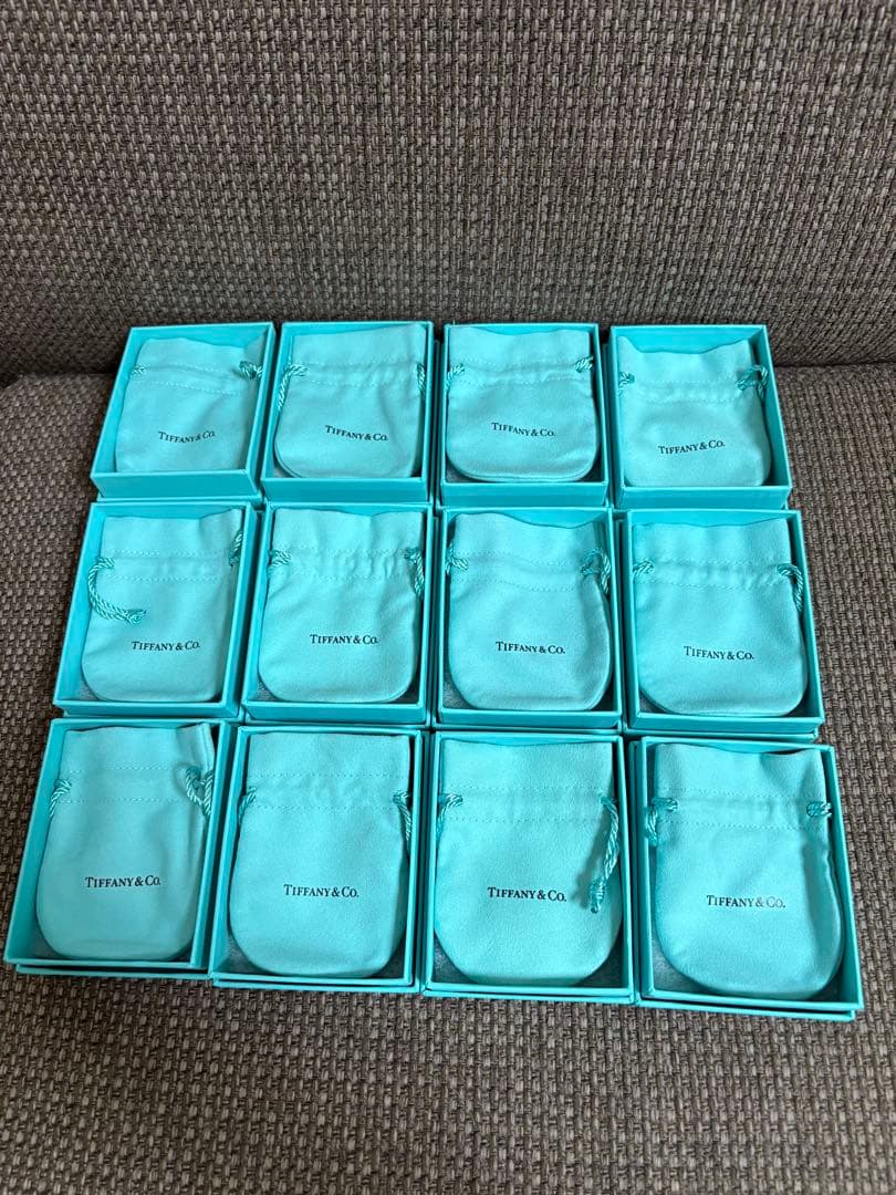 国内現行品　美品ティファニー空箱　巾着袋　12セット