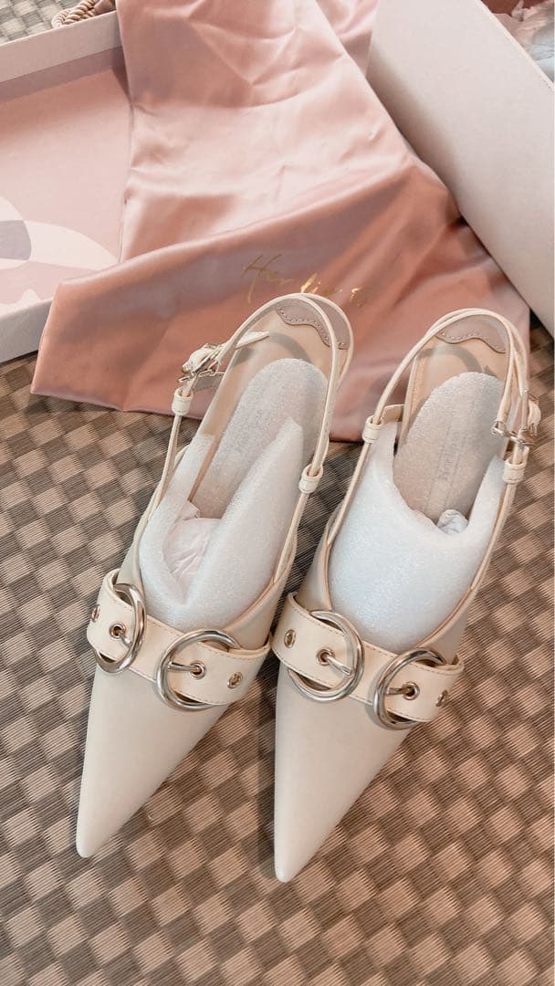 靴 Her lip to Buckle-Belted Slingback Pumps