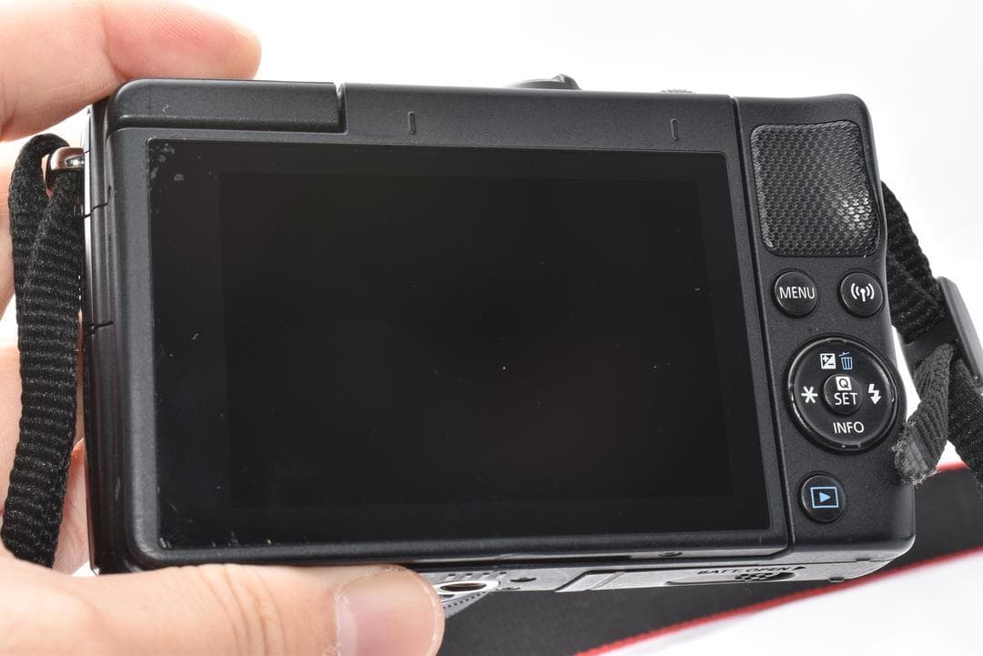 Canon EOS M100 ブラック 15-45mm レンズキット