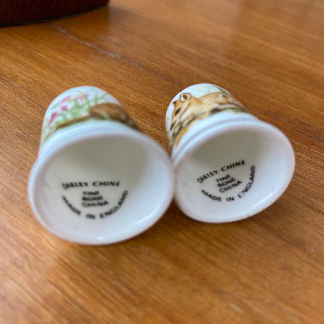 英国　イギリス　オークリーチャイナ　動物イラストの指貫　24個セット　スタンド付