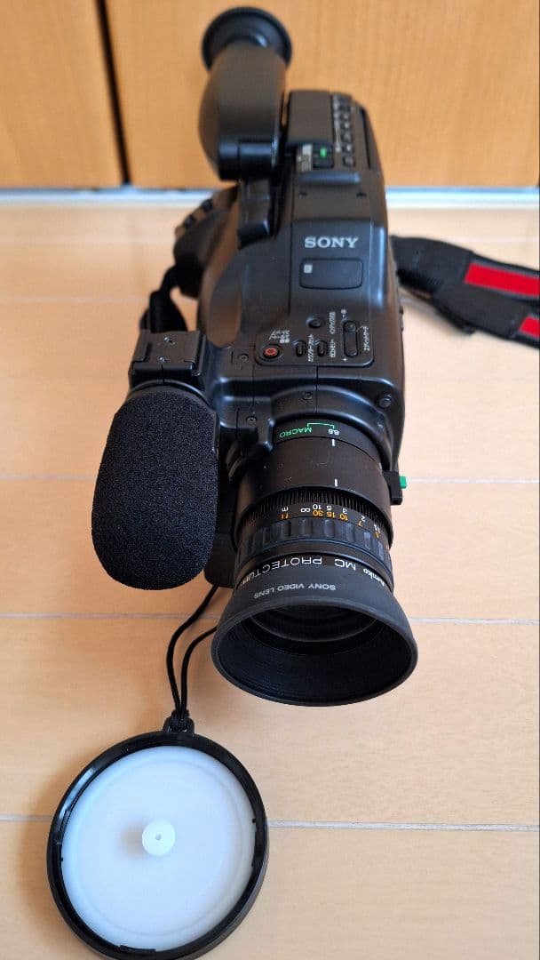 【メルカリ便】ビデオカメラ　SONY　CCD-V700