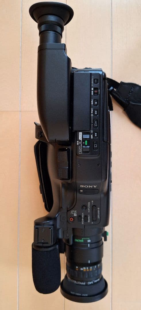 【メルカリ便】ビデオカメラ　SONY　CCD-V700