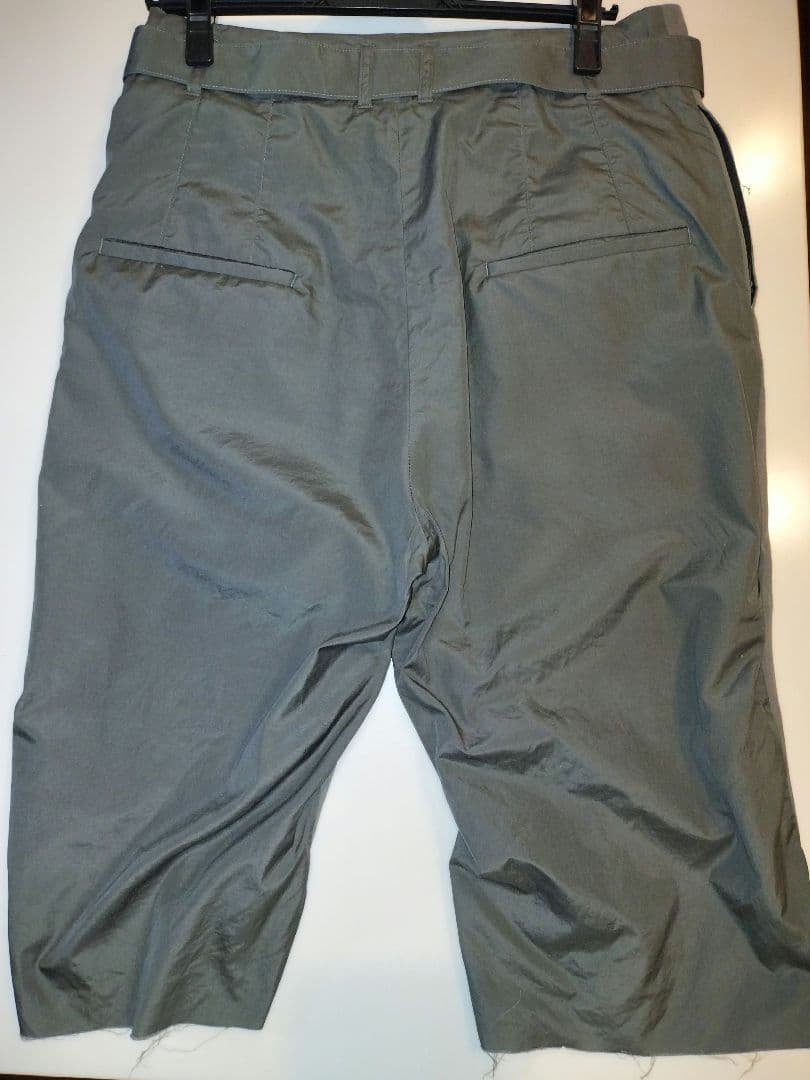 The viridi-anne 強撚二重織り七分丈パンツ