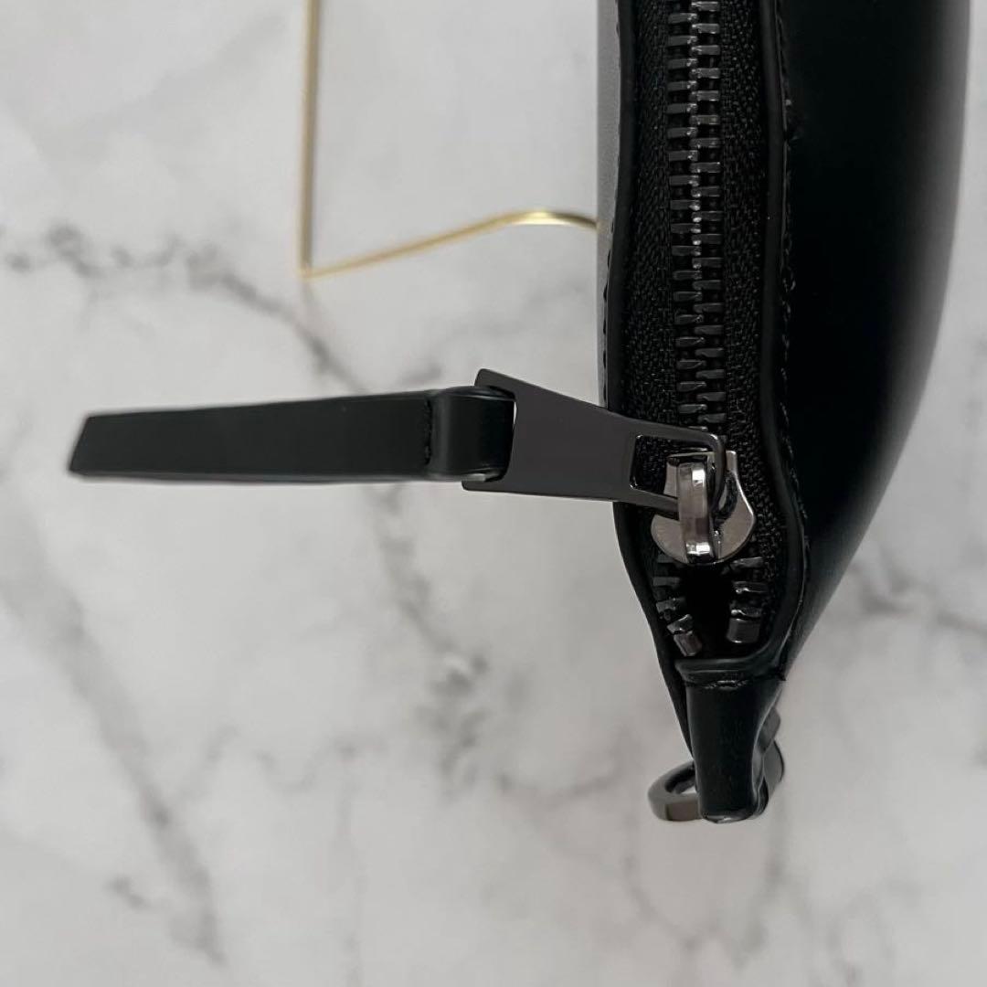 美品　N°21 ブラック フェイクレザー クラッチバッグ　ポーチ