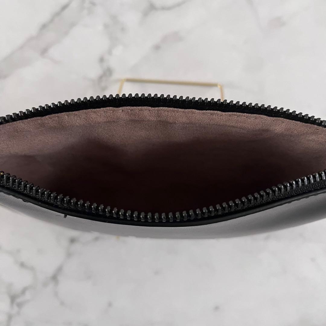 美品　N°21 ブラック フェイクレザー クラッチバッグ　ポーチ