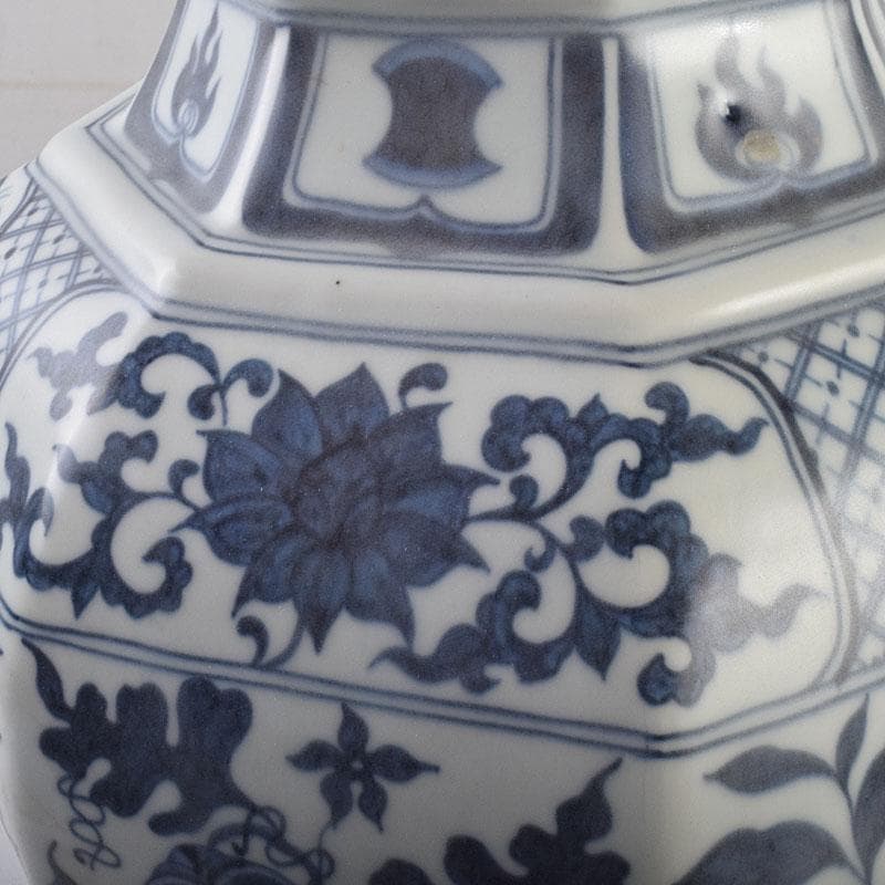 中国　青花　花弁文　八角面取瓶　壺　C　8945A