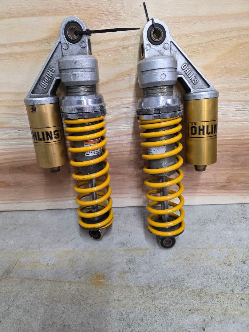 ÖHLINS ダブルショックサスペンション