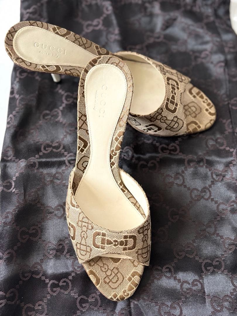 GUCCI ベージュ オープントゥ ミュール