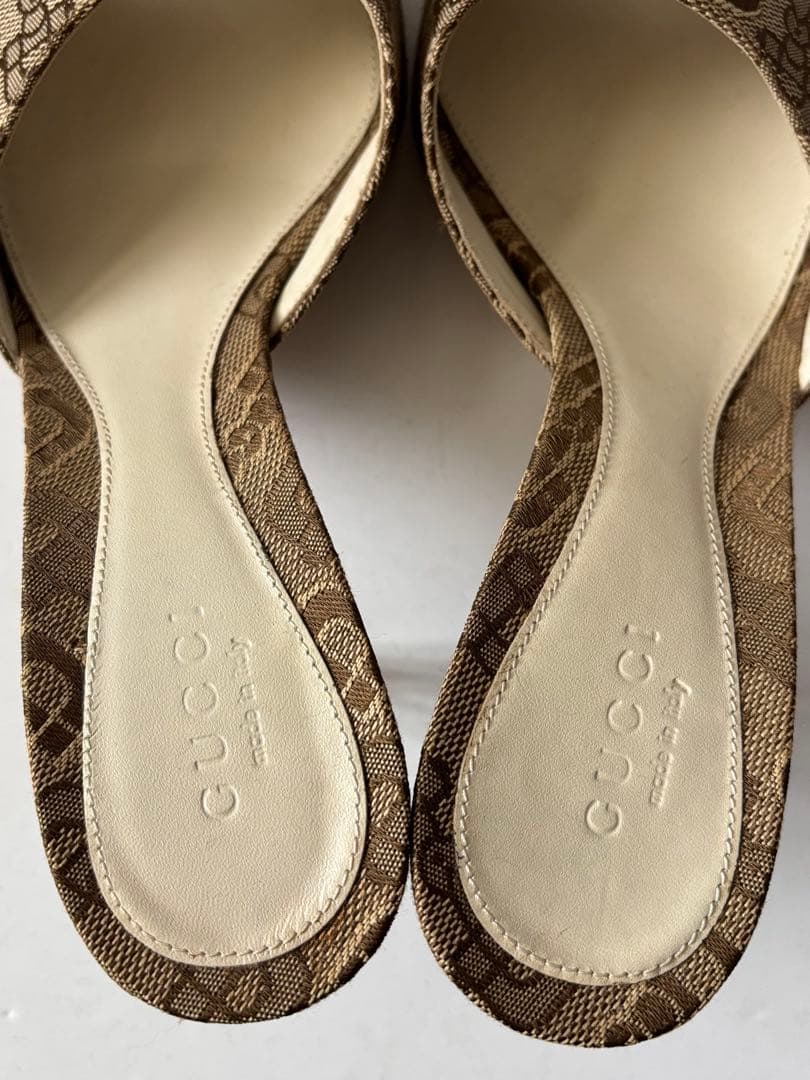 GUCCI ベージュ オープントゥ ミュール