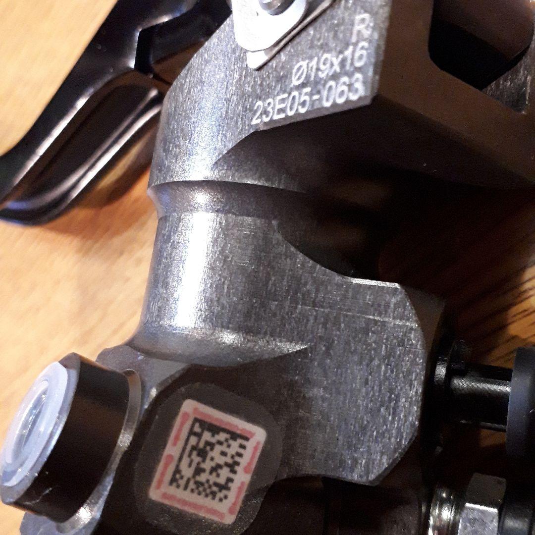 ブレンボ　ラジアルマスターシリンダー　19×16