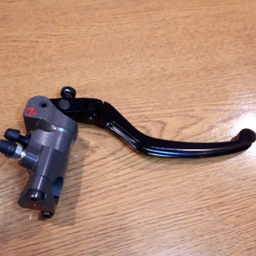 ブレンボ　ラジアルマスターシリンダー　19×16