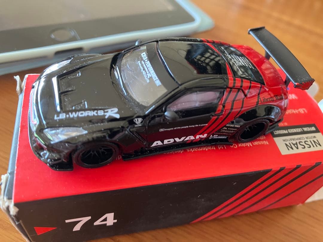 MINIGT 74 リバティーウォーク GT-R ADVAN