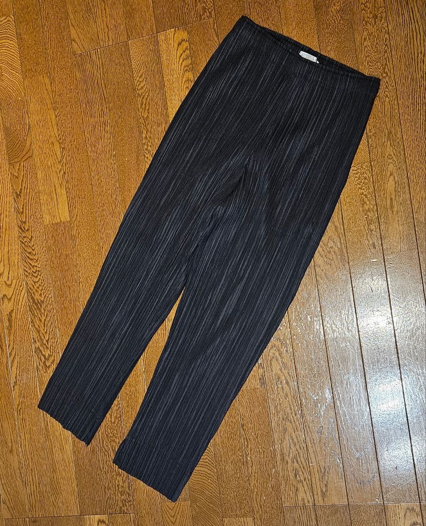 プリーツプリーズ　ボトムス　パンツ　イッセイミヤケ