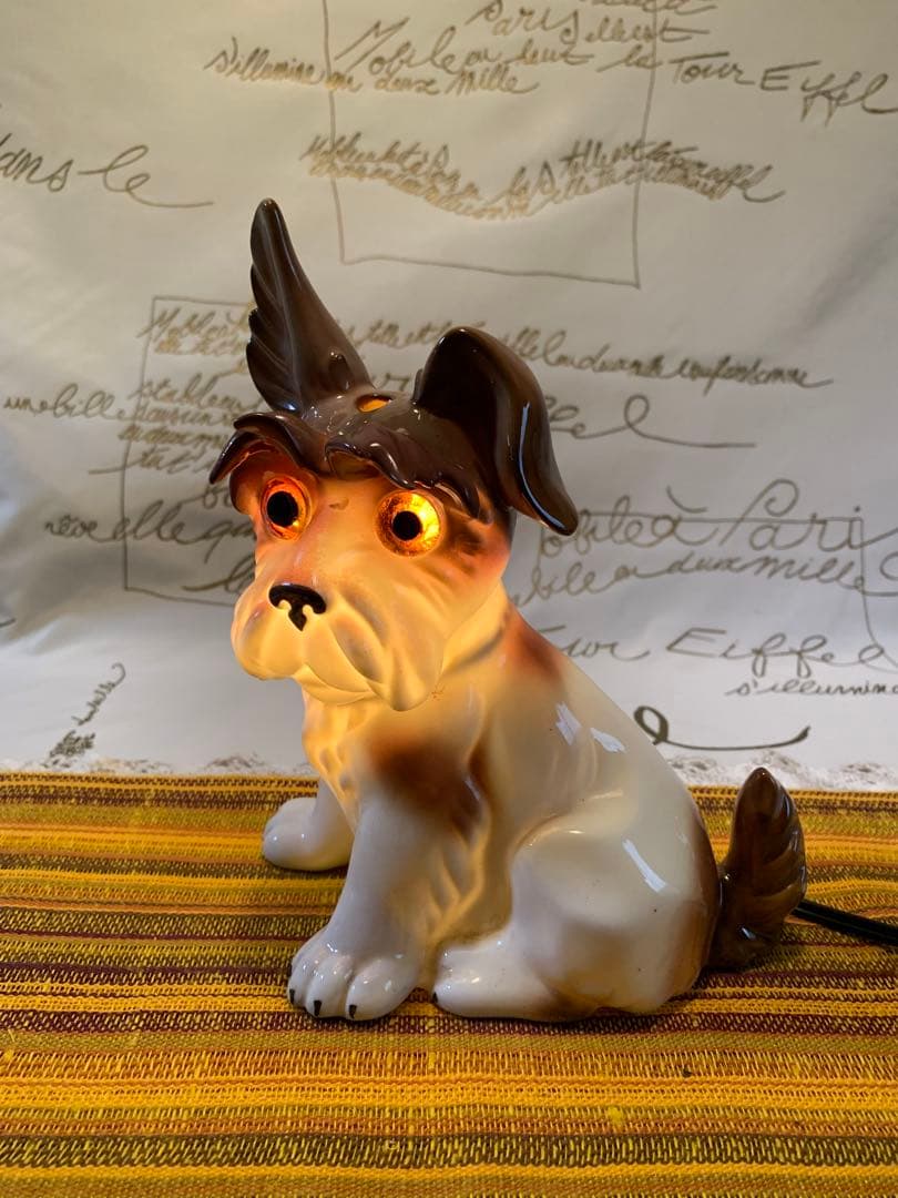 ドイツ製　ビンテージ雑貨　陶器の電気アロマ装置。可愛いわんちゃんが光って匂う！
