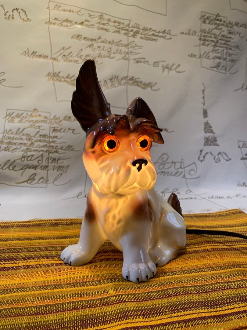 ドイツ製　ビンテージ雑貨　陶器の電気アロマ装置。可愛いわんちゃんが光って匂う！