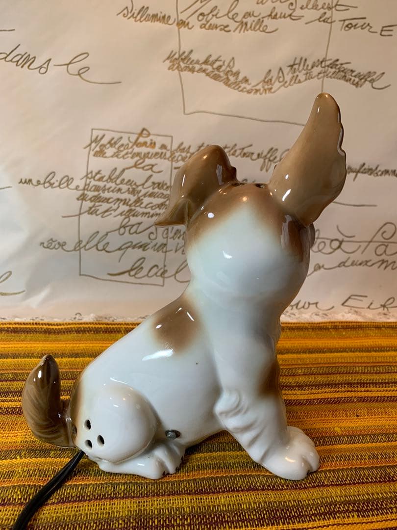 ドイツ製　ビンテージ雑貨　陶器の電気アロマ装置。可愛いわんちゃんが光って匂う！