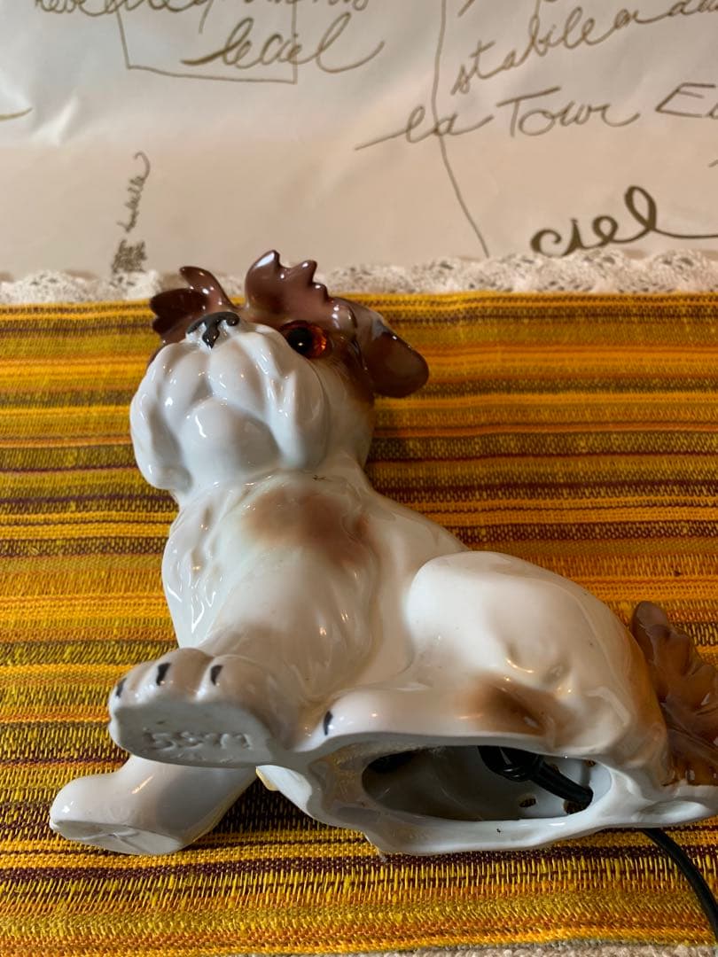 ドイツ製　ビンテージ雑貨　陶器の電気アロマ装置。可愛いわんちゃんが光って匂う！