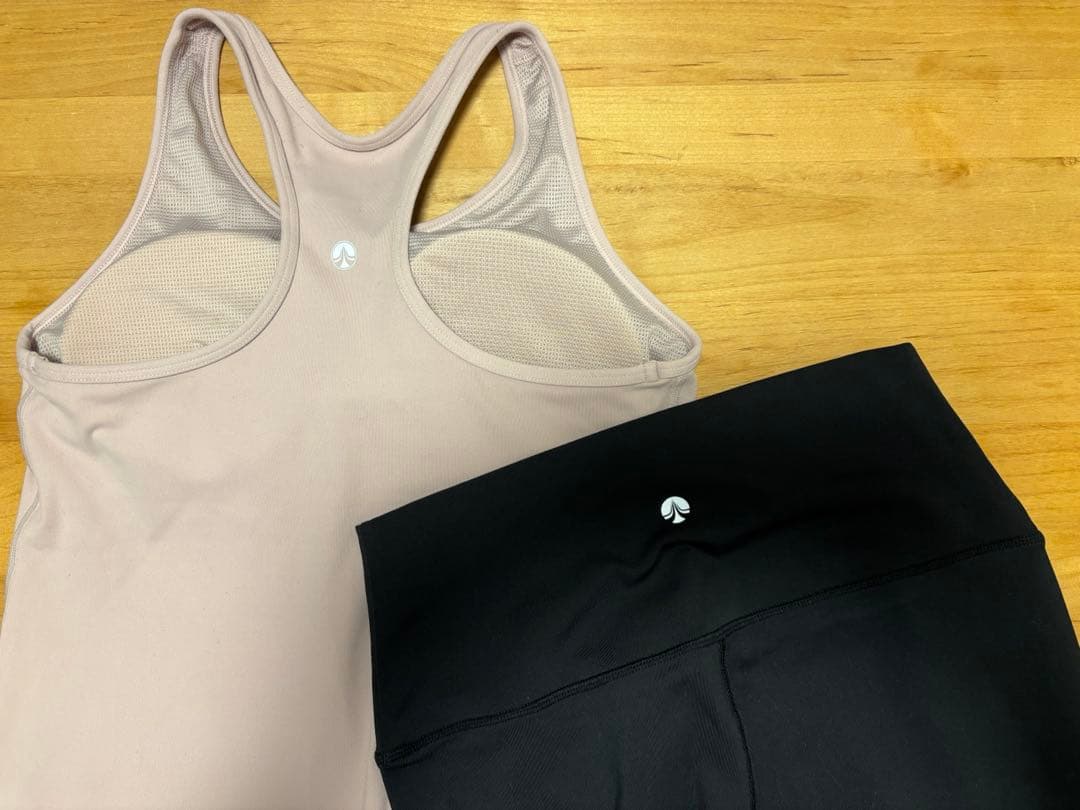 SUKALA ヨガセット（タンクトップ・レギンス・ヨガラグ) LAVA