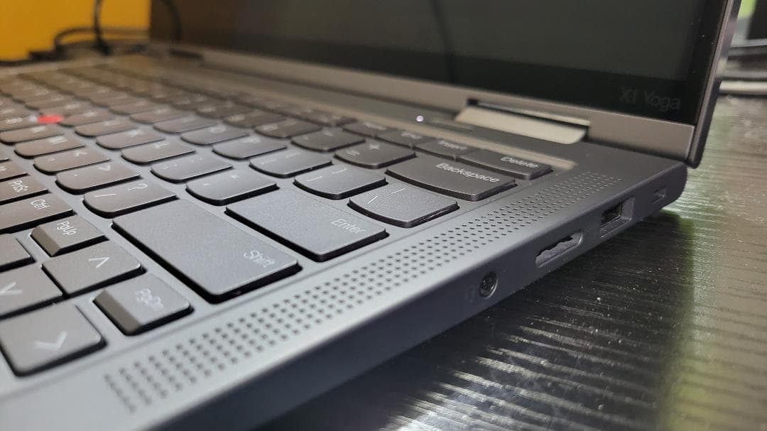 レノボ Thinkpad X1 Yoga Gen 7 (メインLCD画面の故障)