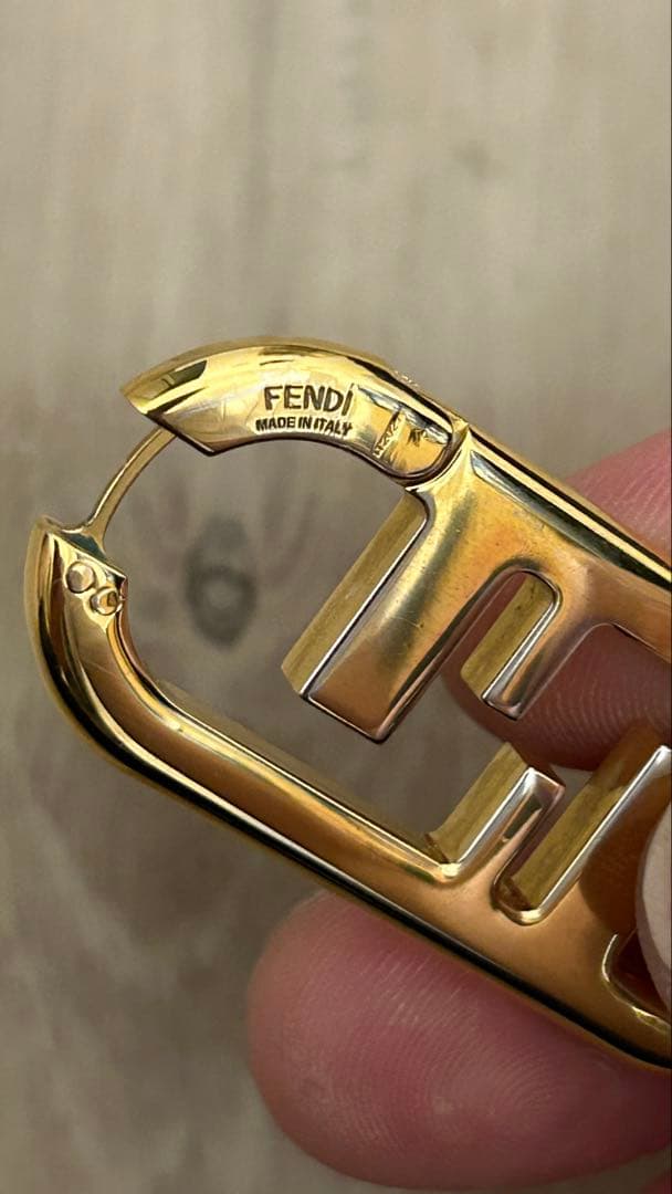 は*る様 FENDI フェンディ オーロック ゴールド ピアス