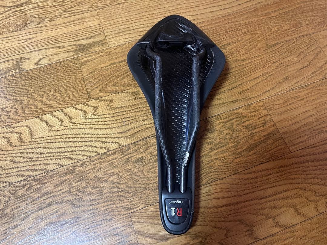 fizik フィジーク ARIONE アリオネ R1 カーボンレール