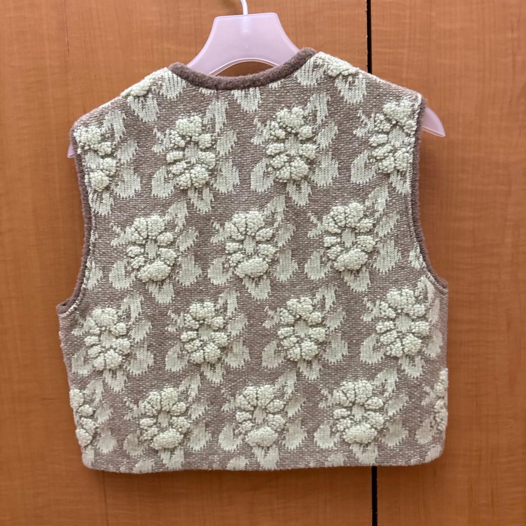 花柄ニットベスト