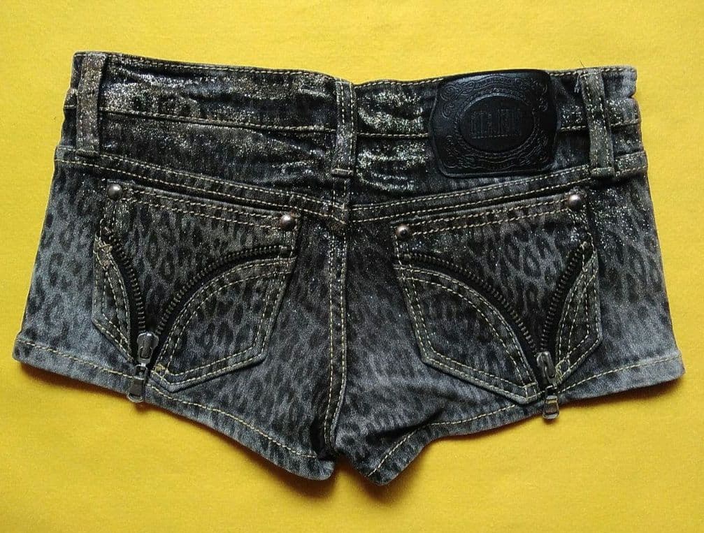 d.i.a.(ダイヤ)「 ヒョウ柄デニム ショートパンツ」サイズ24