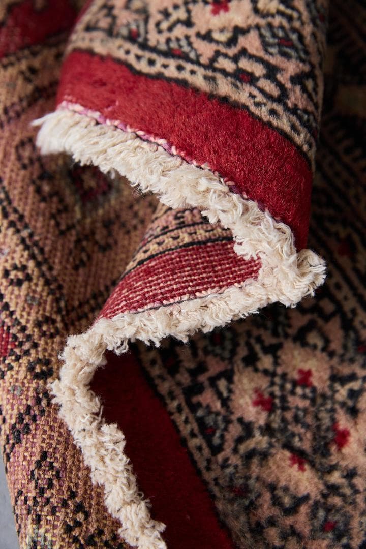 ヴィンテージラグ　トライバルラグ　パキスタン産（100×59cm）ベージュ　赤