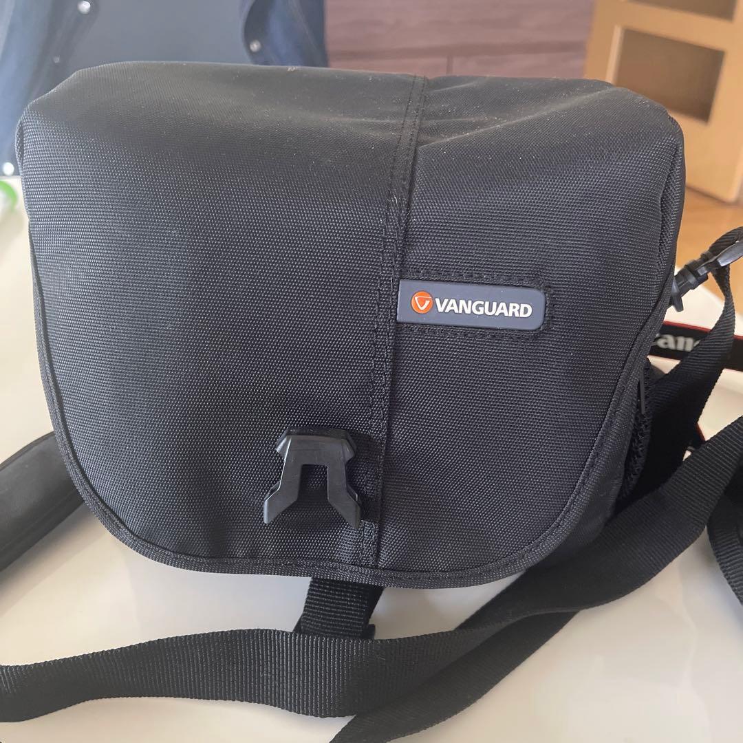 デジタル一眼レフカメラEOS kiss X8i キャリーバッグ付き