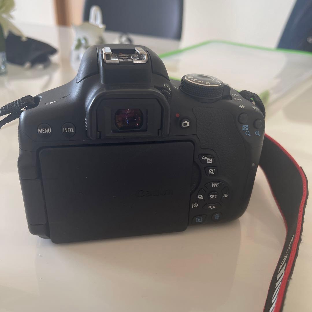 デジタル一眼レフカメラEOS kiss X8i キャリーバッグ付き