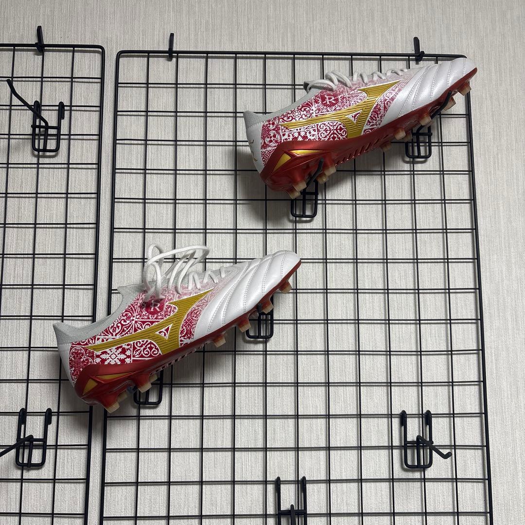 カ*ア様 Mizuno サッカーシューズ スパイク ホワイト/レッド/ゴールド